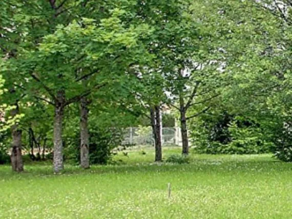 Terrain à bâtir de 712 m² à CRECHES-SUR-SAONE (71)