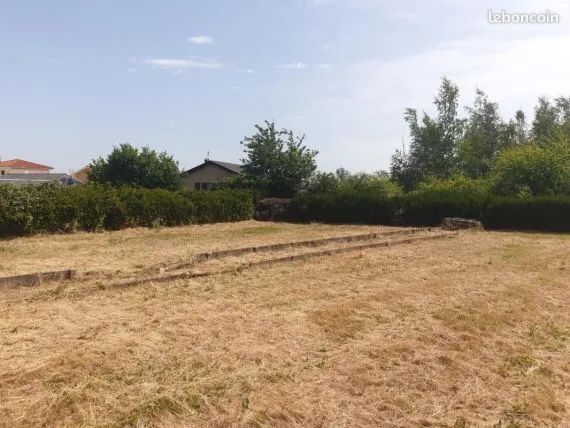Terrain à bâtir de 460 m² à BELLEVILLE (69)