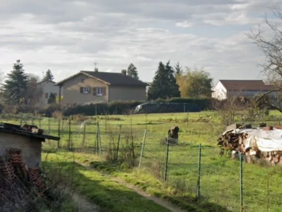 Terrain à bâtir de 772 m² à VARENNES-LES-MACON (71)