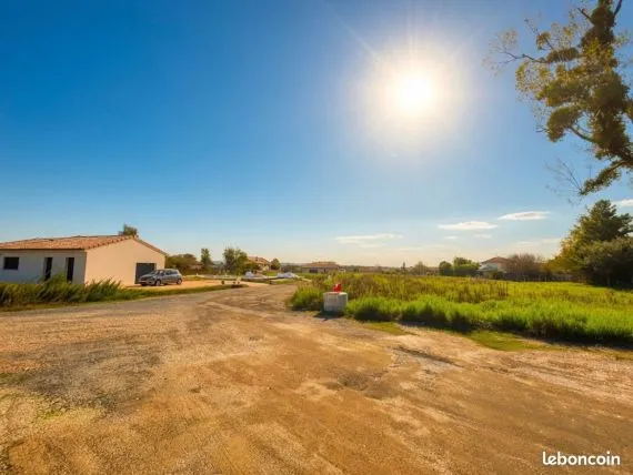 Terrain à bâtir de 808 m² à FEILLENS (01)