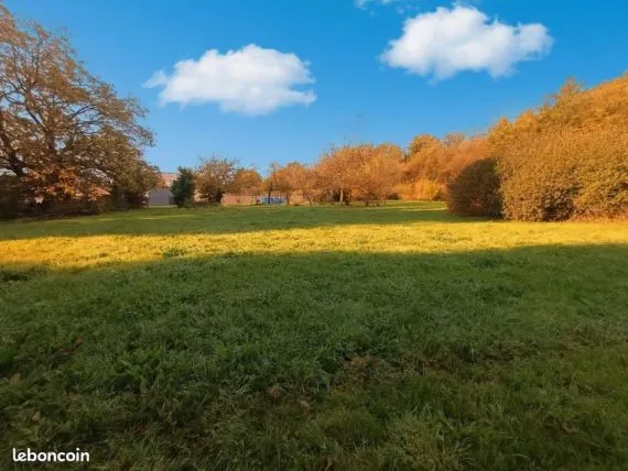 Terrain à bâtir de 2460 m² à MACON (71)