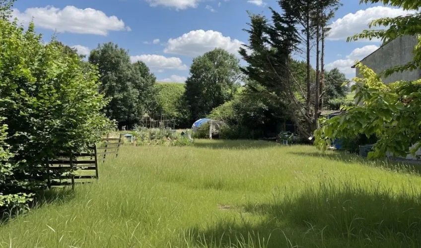 Terrain à bâtir de 1500 m² à IGE (71)